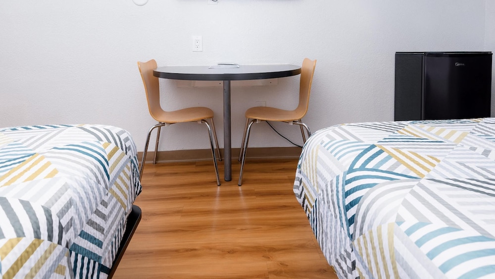 Standard Room, 2 Double Beds, Non Smoking, Refrigerator photo 3