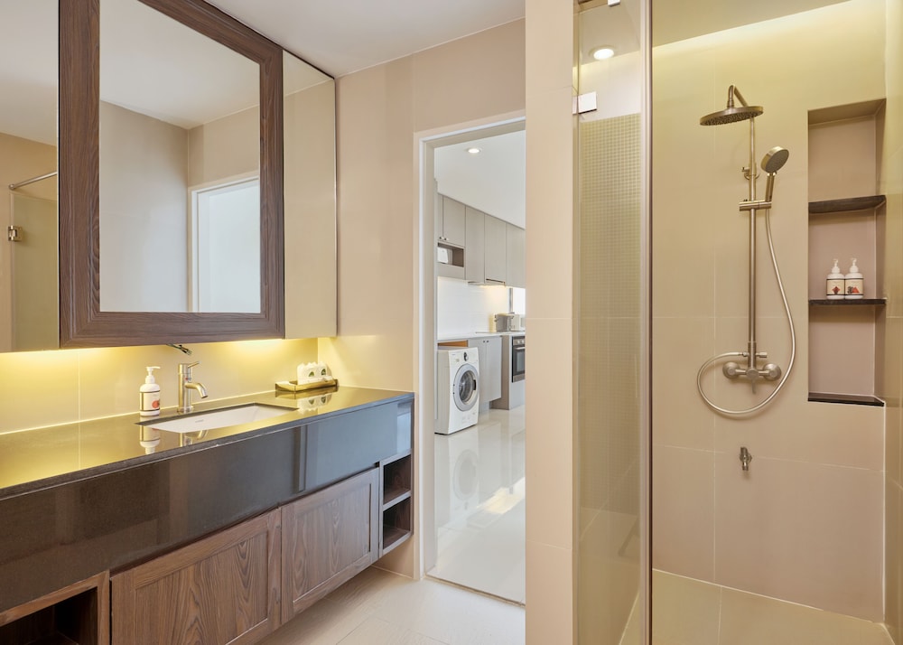 Family Suite Two Bedroom with Kitchenette - Photo 17