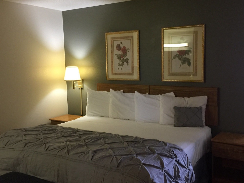 Suite, 1 King Bed (Jetted Tub)