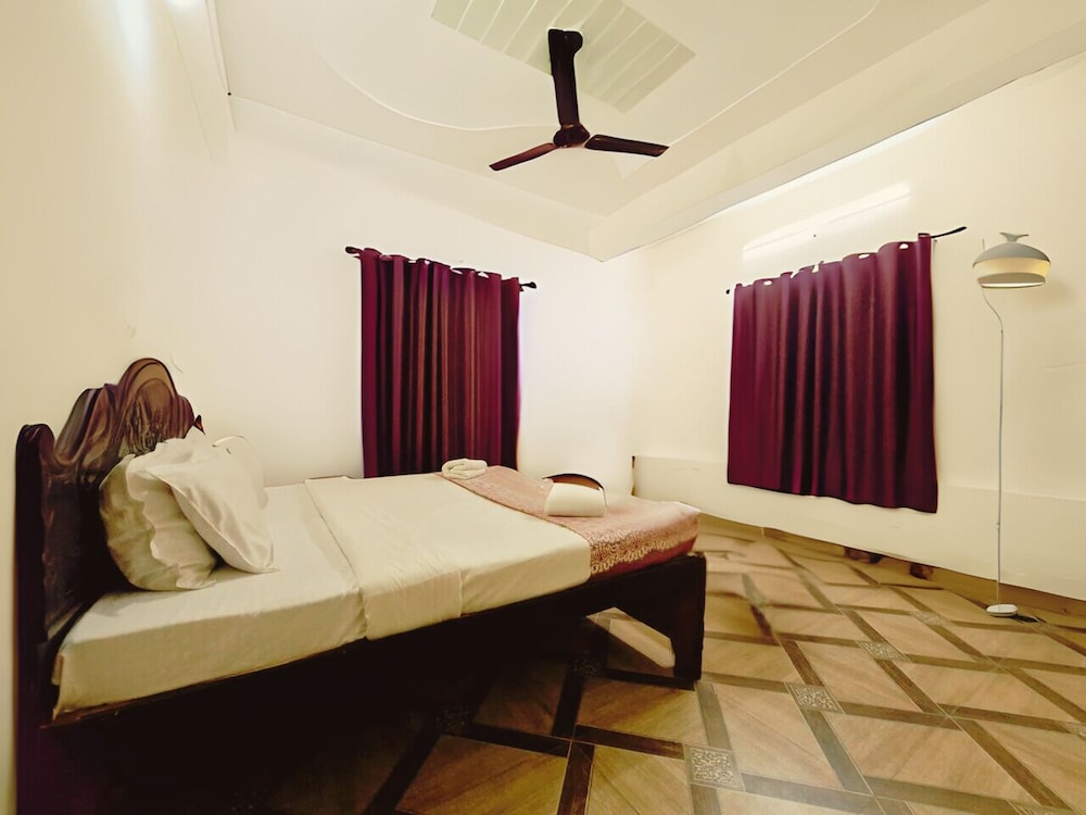 Economy Plus AC Rooms photo 1