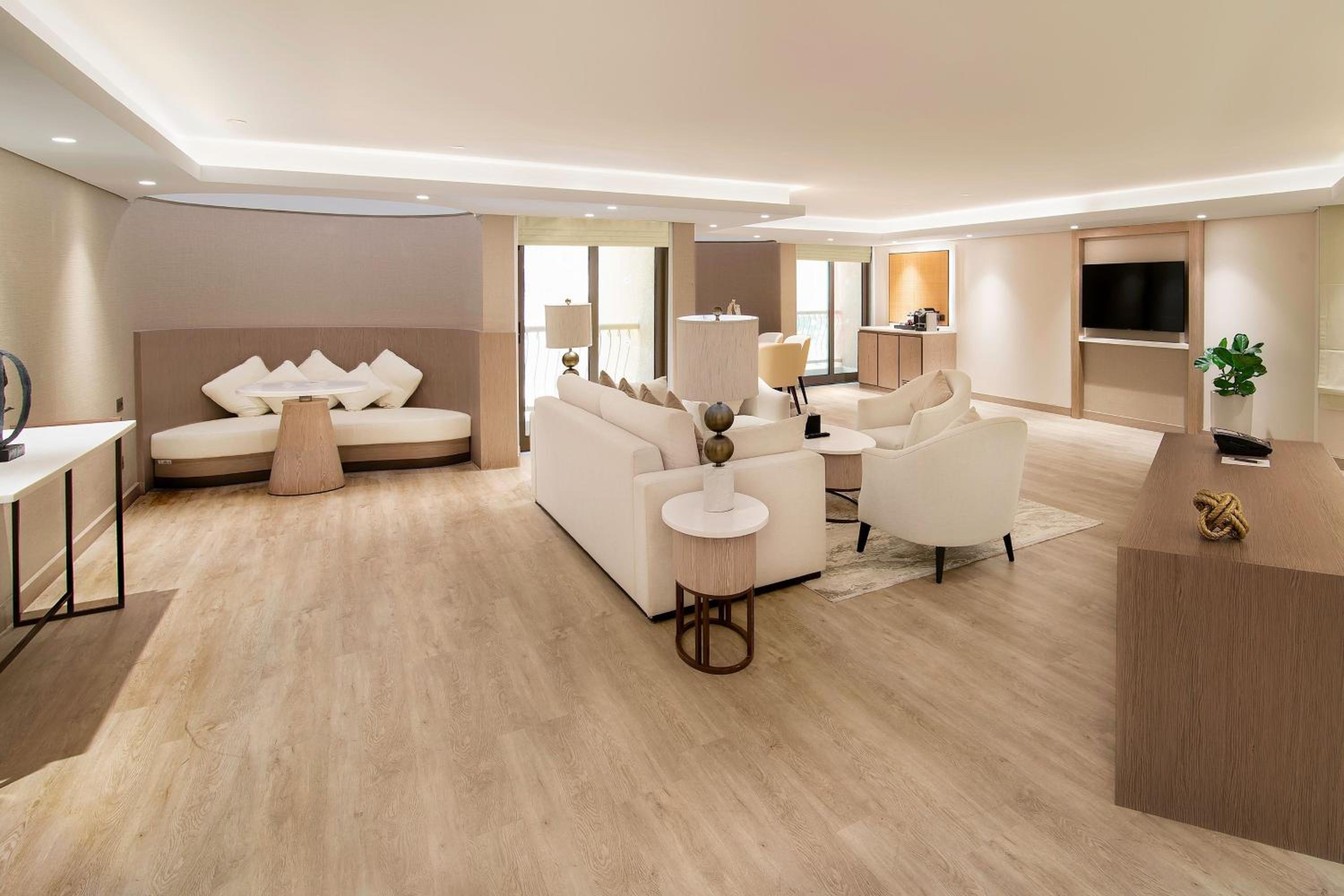 Presidential Suite with Club Lounge Access photo 3