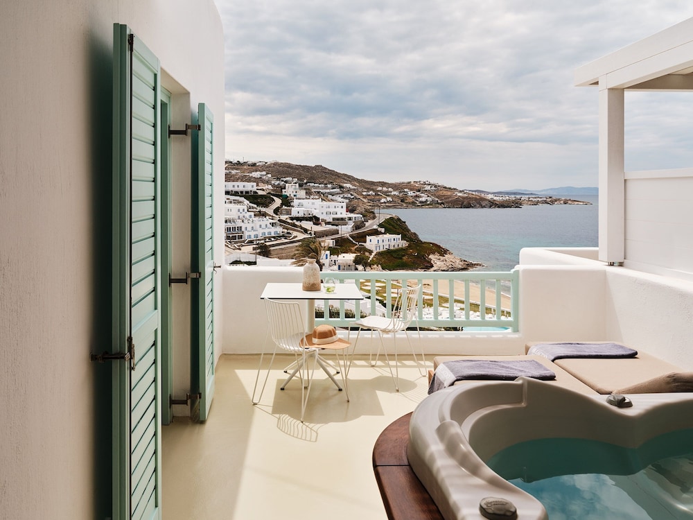 Bill&Coo Suite with outdoor Jetted Tub and Sea View - Photo 3