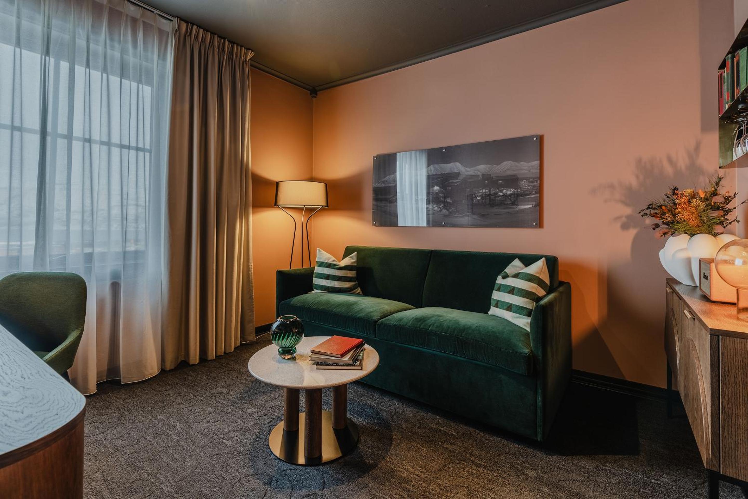 Suite with Mountain View - Photo 10