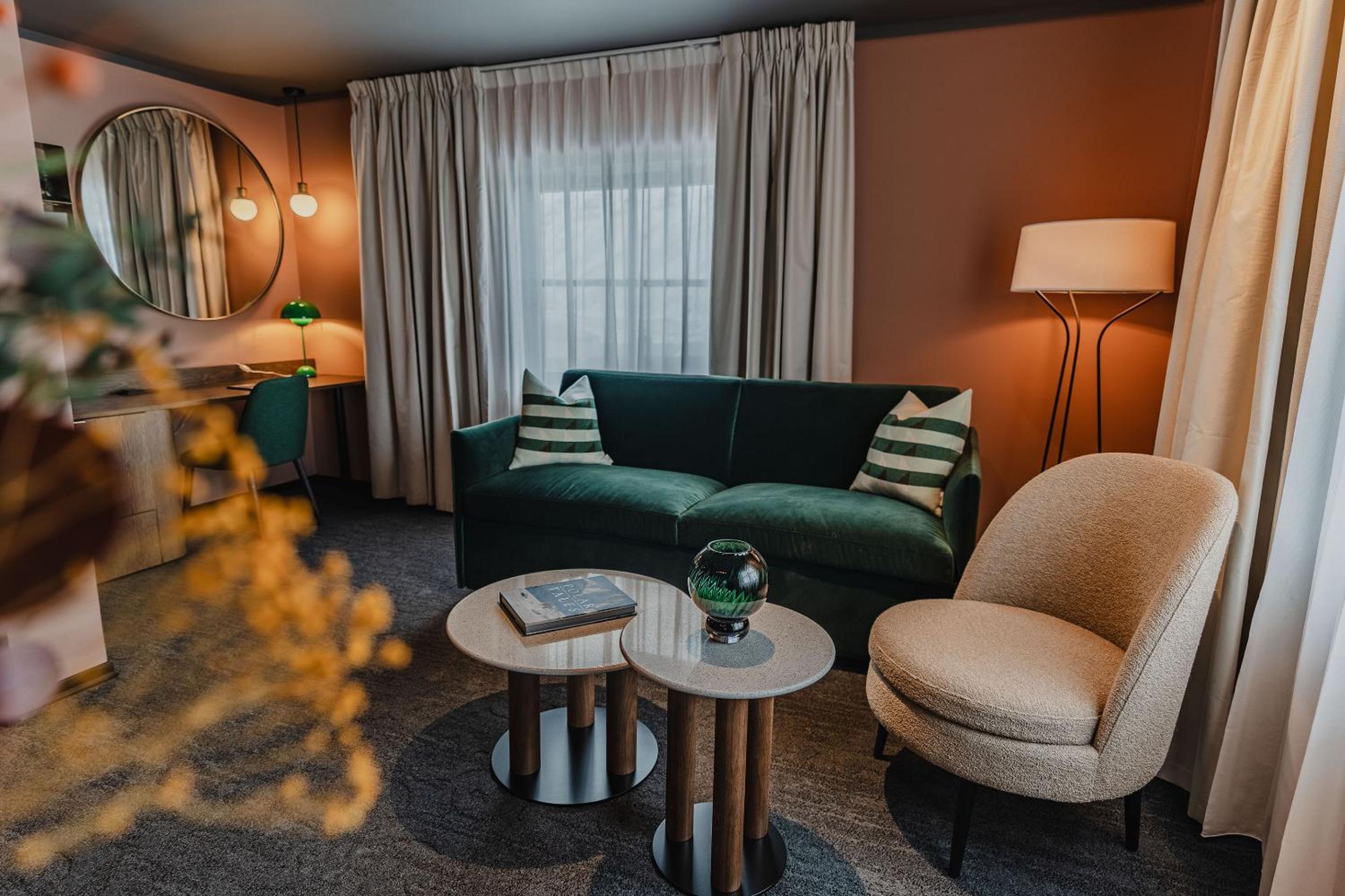 Junior Suite with Mountain View - Photo 11