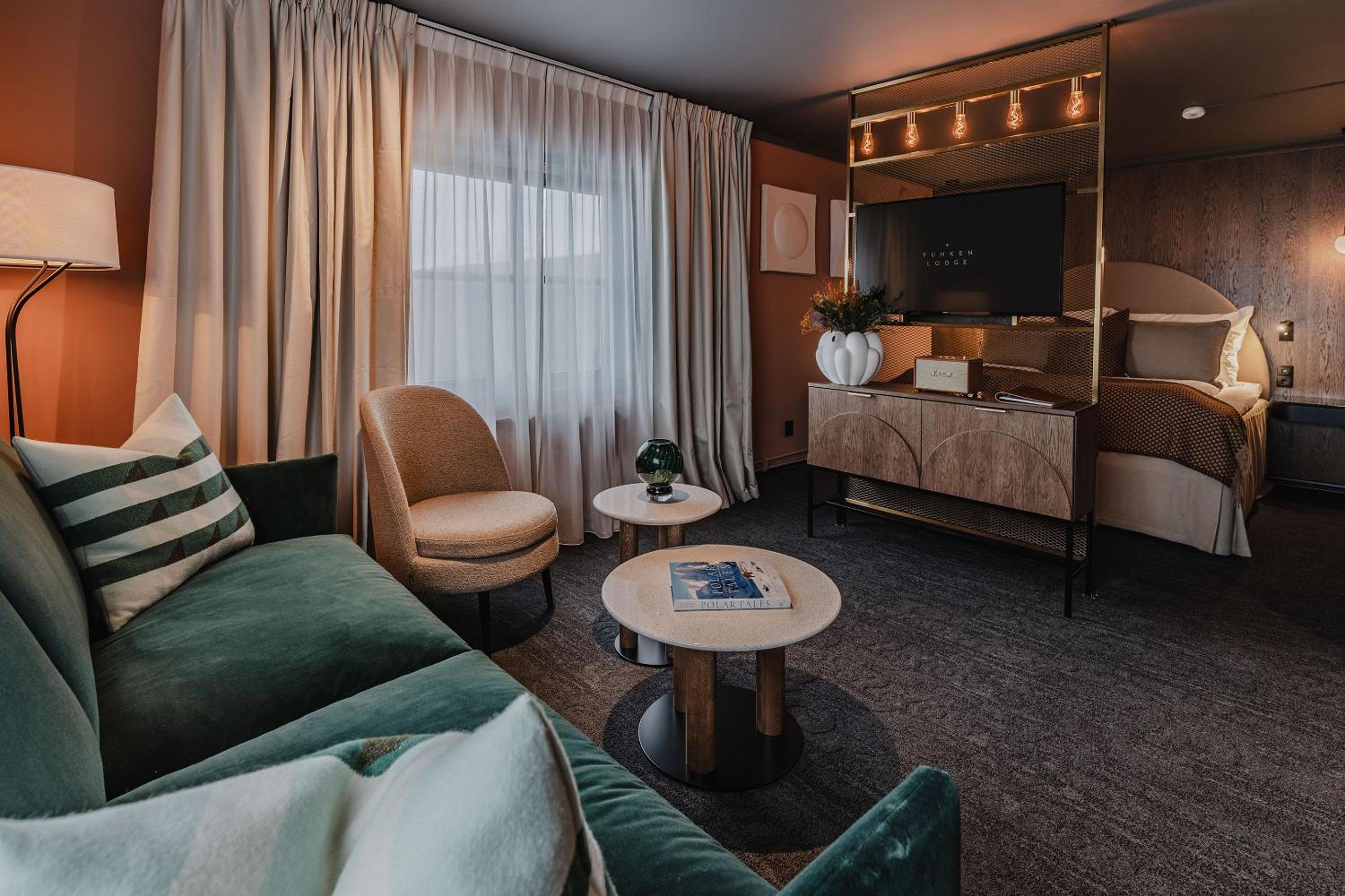 Junior Suite with Mountain View - Photo 10