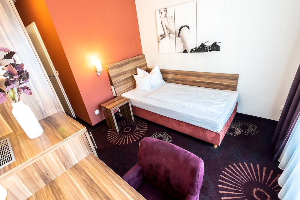 Single Room (Medium)