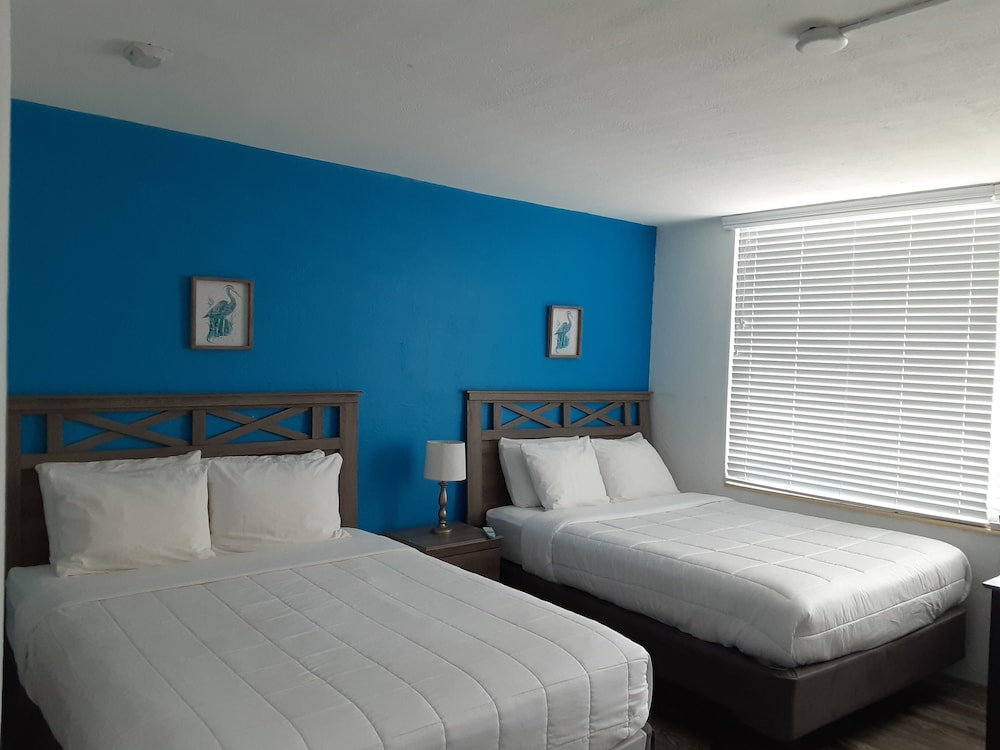Suite, 1 Bedroom (2 Queen Beds And Sofa Bed)