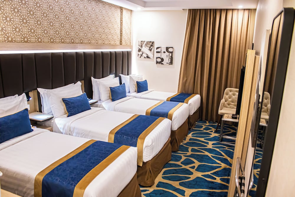Quadruple Room with Private Bathroom