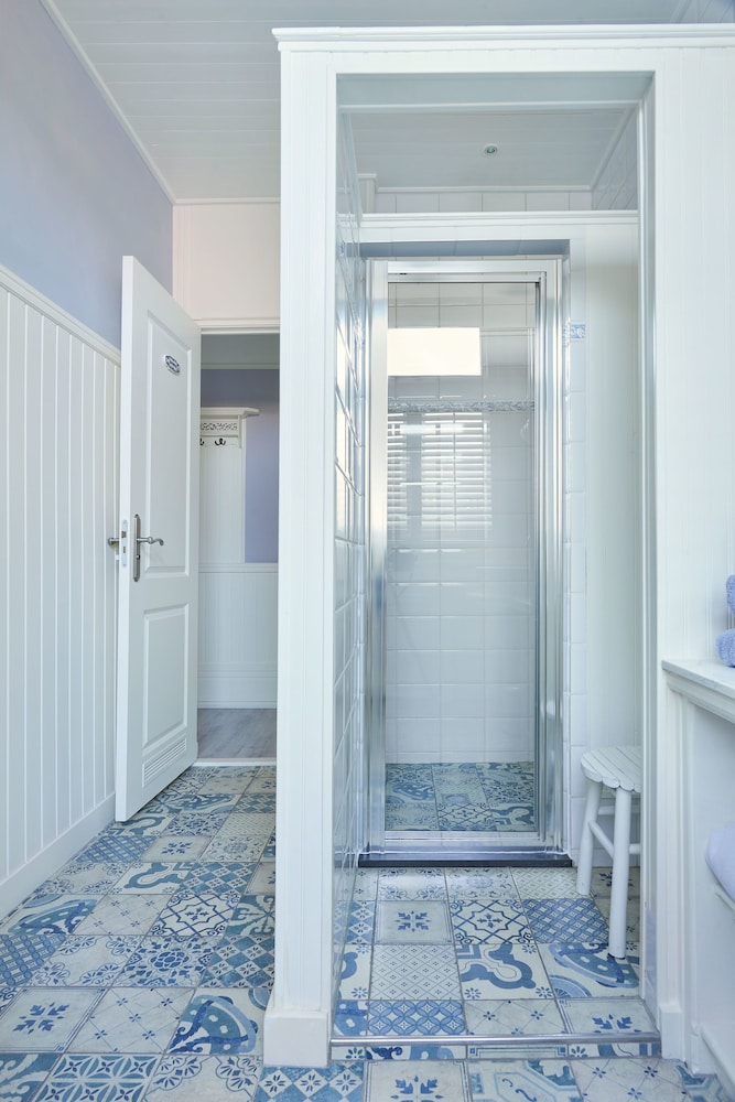 Deluxe Twin Room, 2 Twin Beds, Private Bathroom photo 2