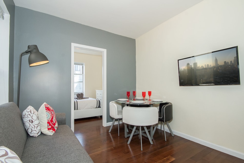 Classic Apartment, 2 Bedrooms photo 2