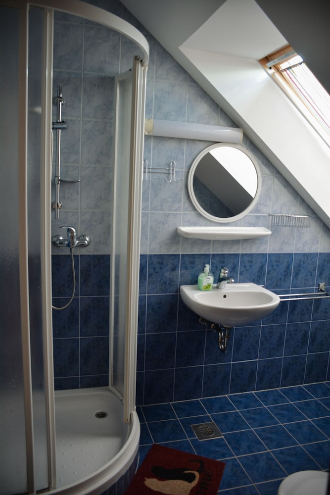 Twin Room, Private Bathroom photo 2