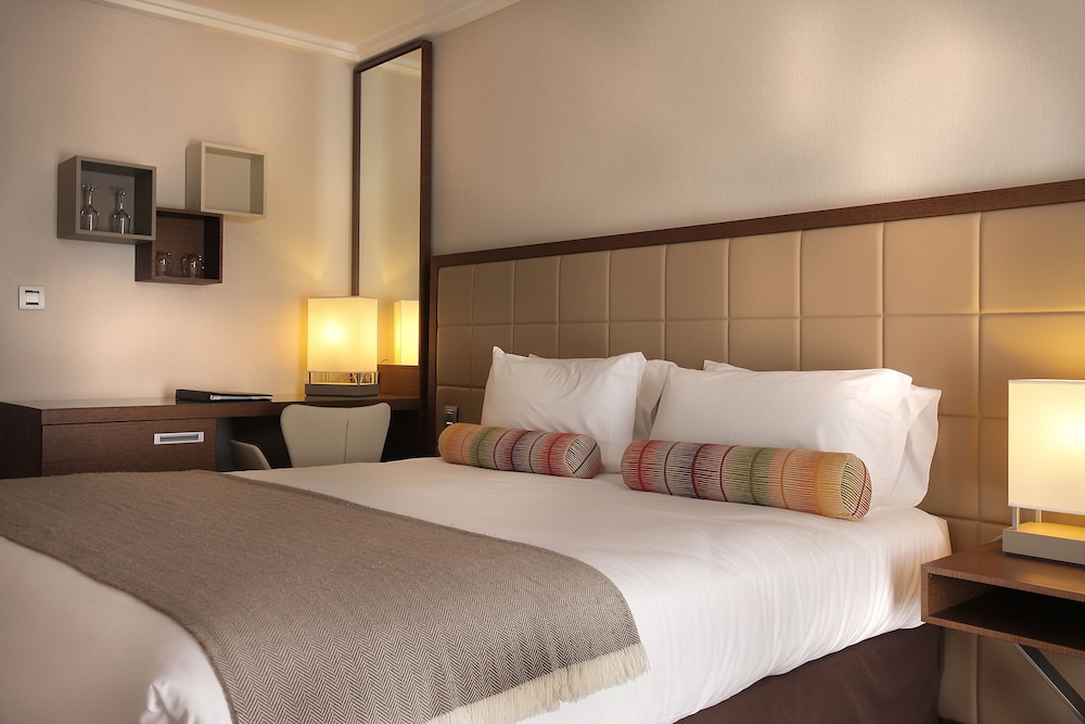 Room, 1 Queen Bed, Balcony, Pool View (Balcony) photo 3