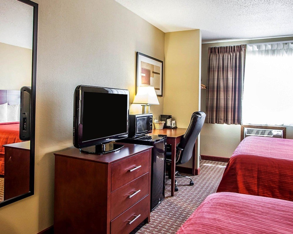 Standard Room, 2 Queen Beds, Non Smoking - Photo 2