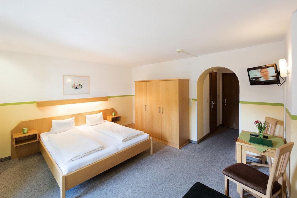 Basic Quadruple Room photo 2