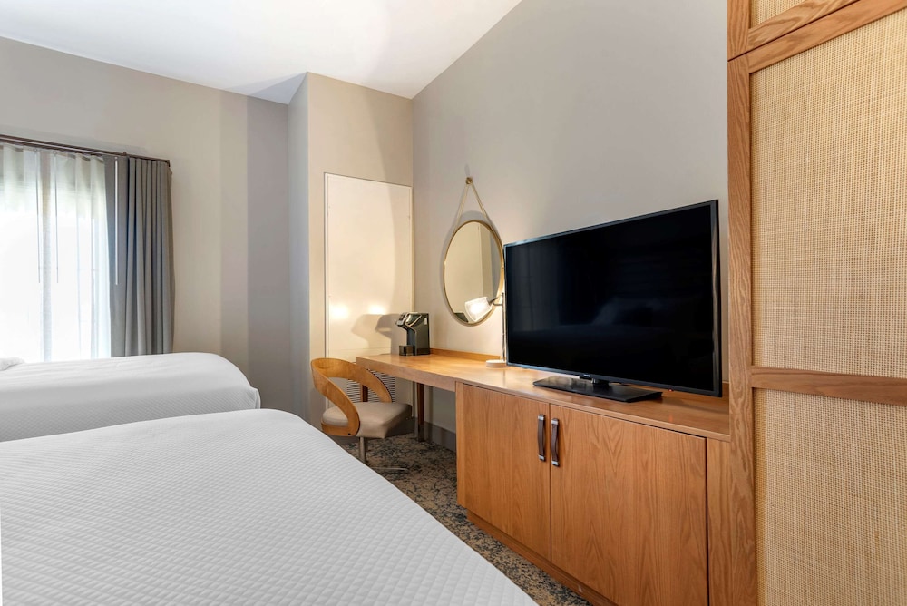 Room, 2 Queen Beds, Accessible, Non Smoking - Photo 4
