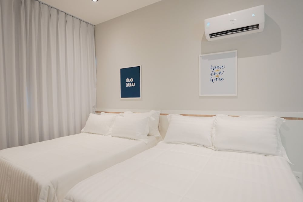 Deluxe Studio, 2 Double Beds photo 3