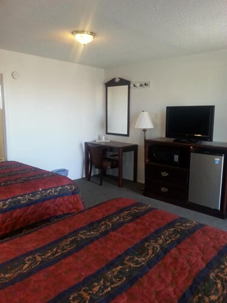 Standard Room, 2 Queen Beds - Photo 4