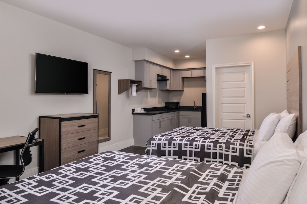 Standard Room, 2 Queen Beds, Kitchenette