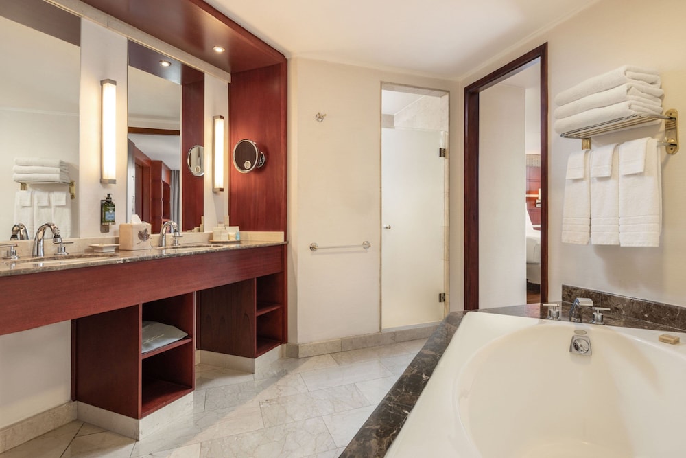 Suite, 1 Bedroom (City View) - Photo 13