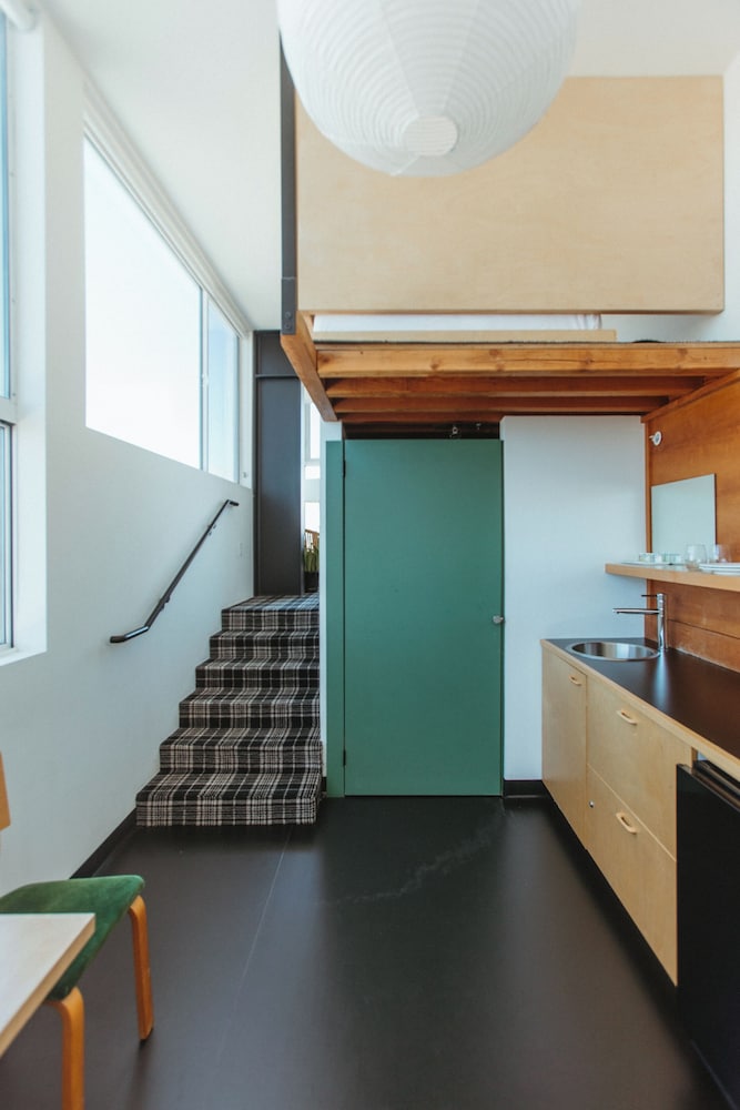 Signature Studio, City View - Photo 16