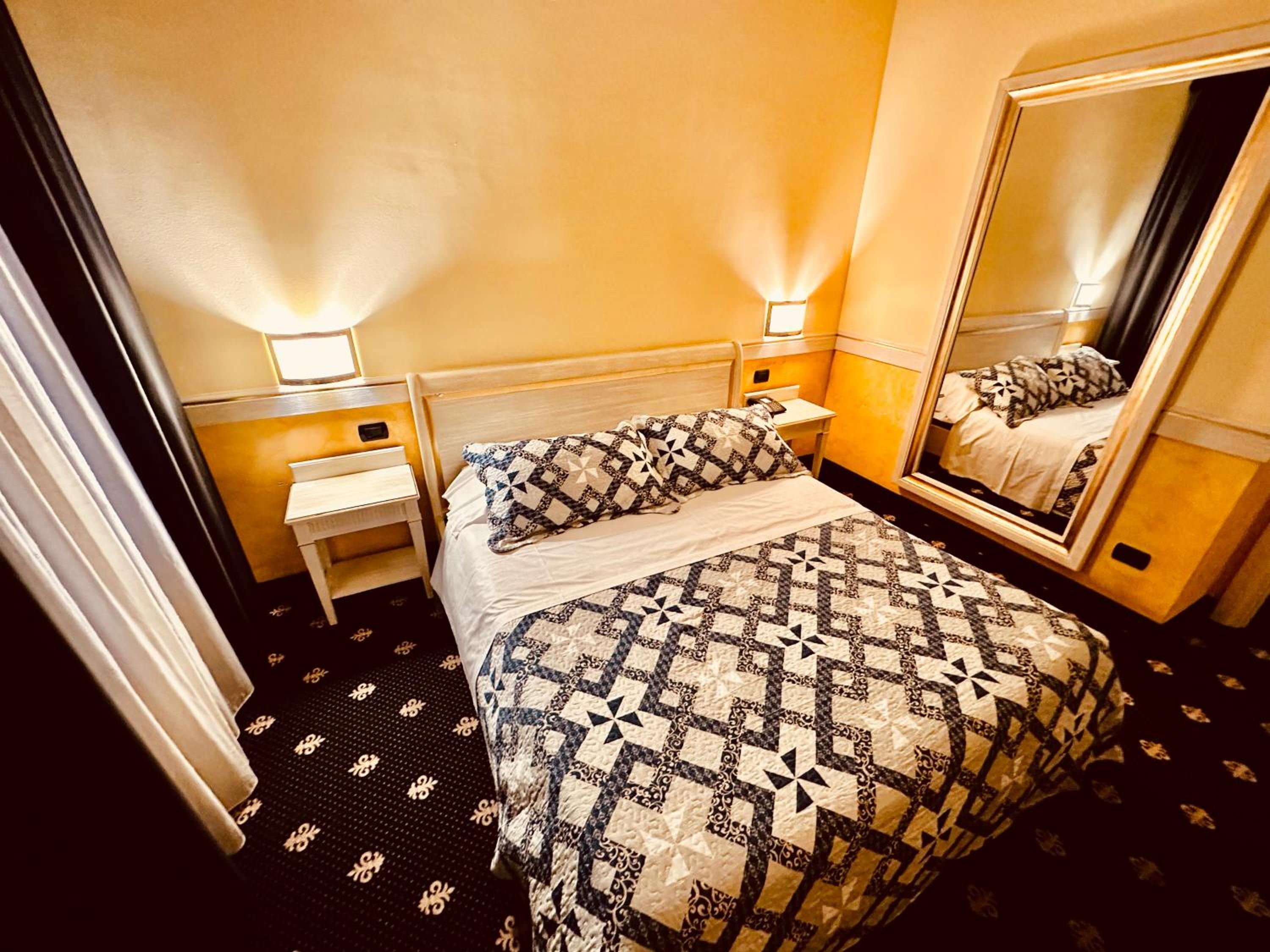 Large Double Room - Photo 56