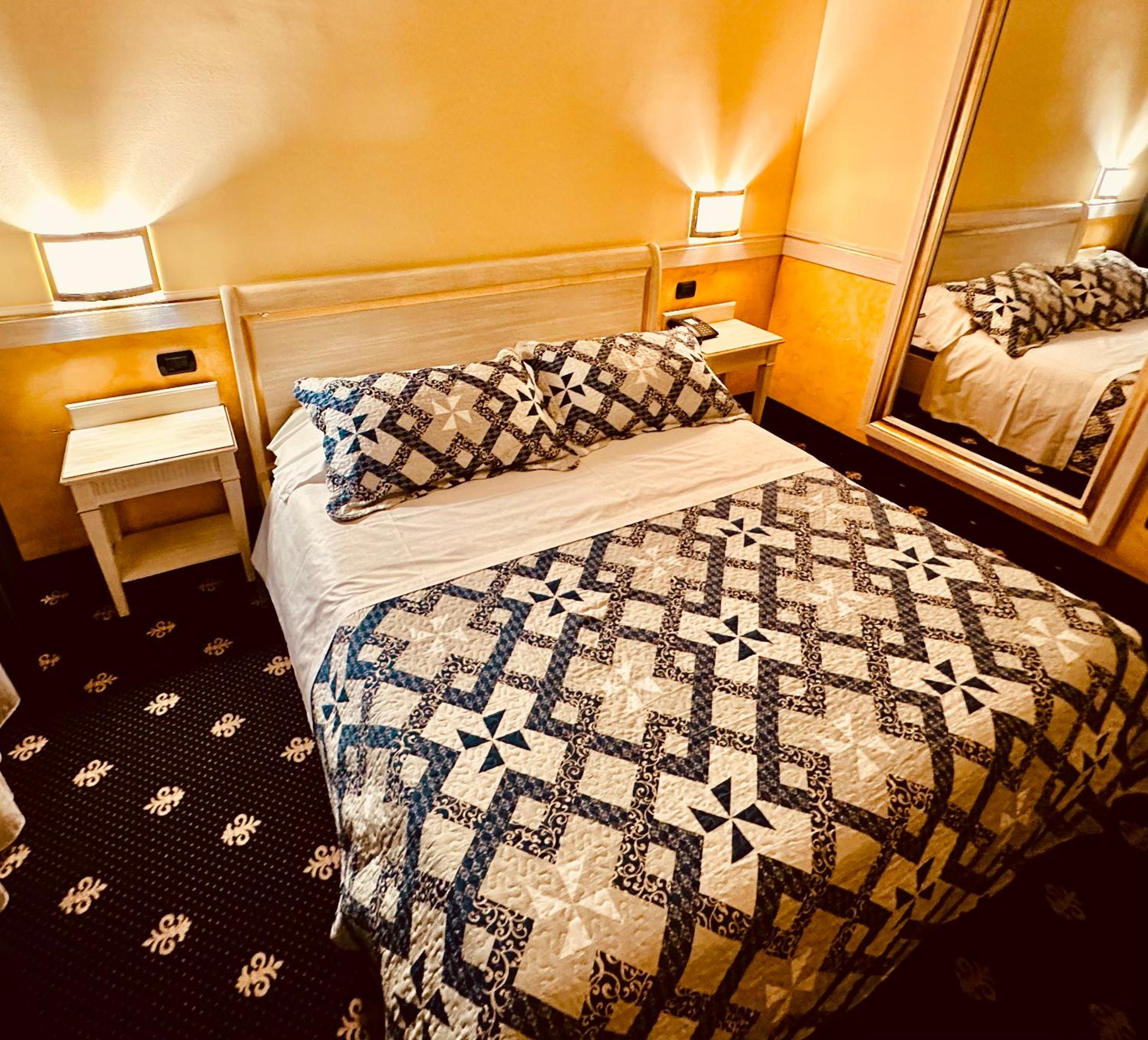 Large Double Room - Photo 21