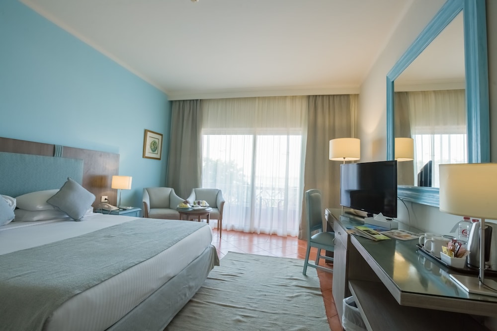 Standard Double or Twin Room, Sea View (King) - Photo 4