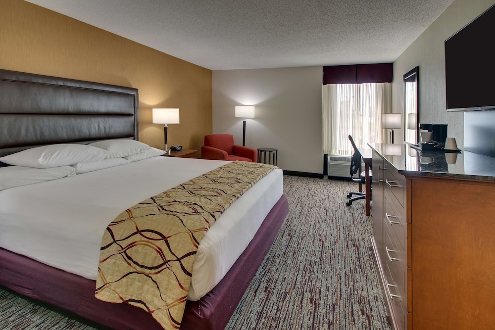 Deluxe Room, 1 King Bed, Accessible, Refrigerator & Microwave (Tub, Upper Floor) photo 1