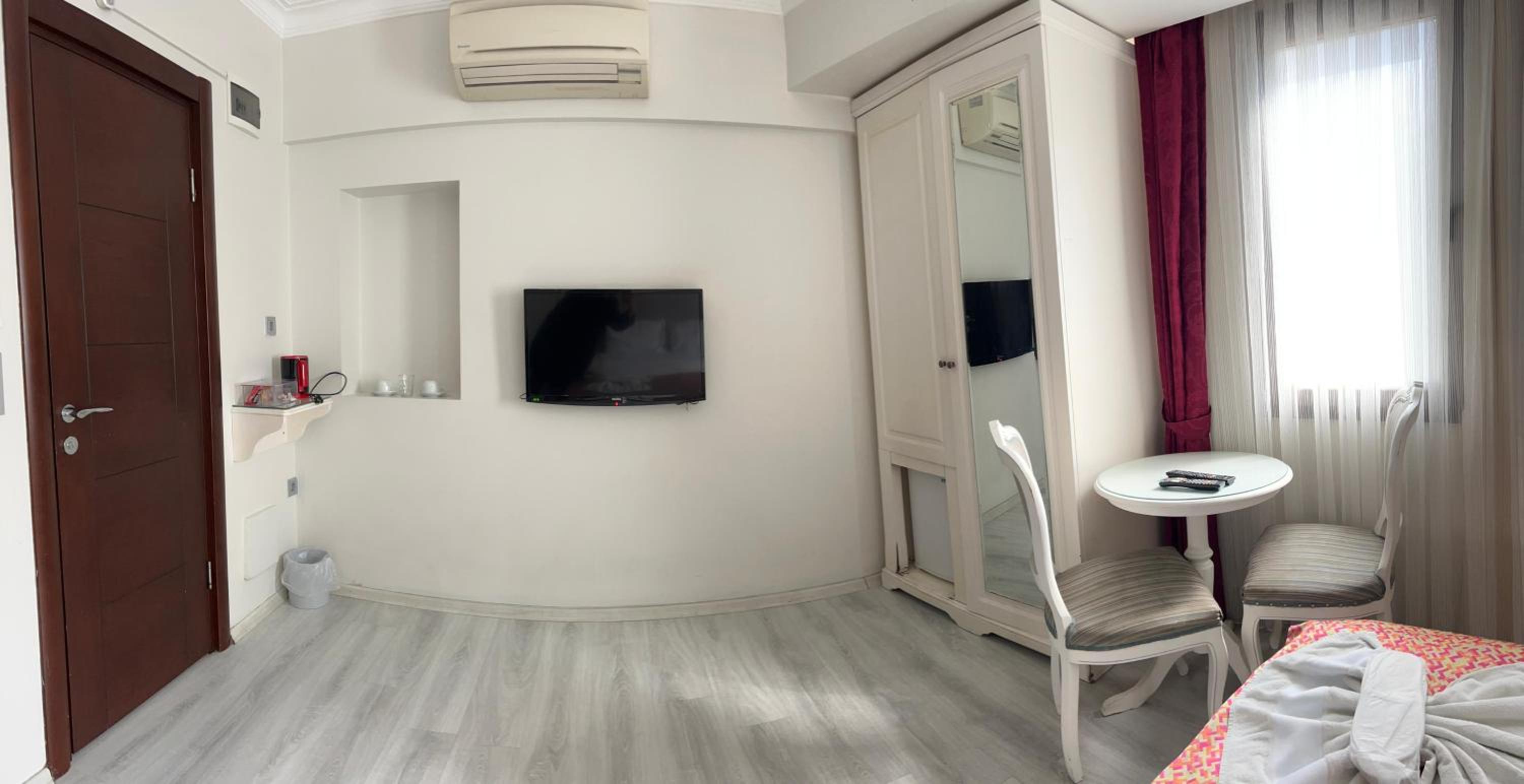 Budget Double Room photo 3