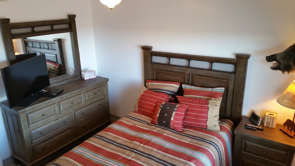 Double or Twin Room, 2 Twin Beds, Shared Bathroom photo 1