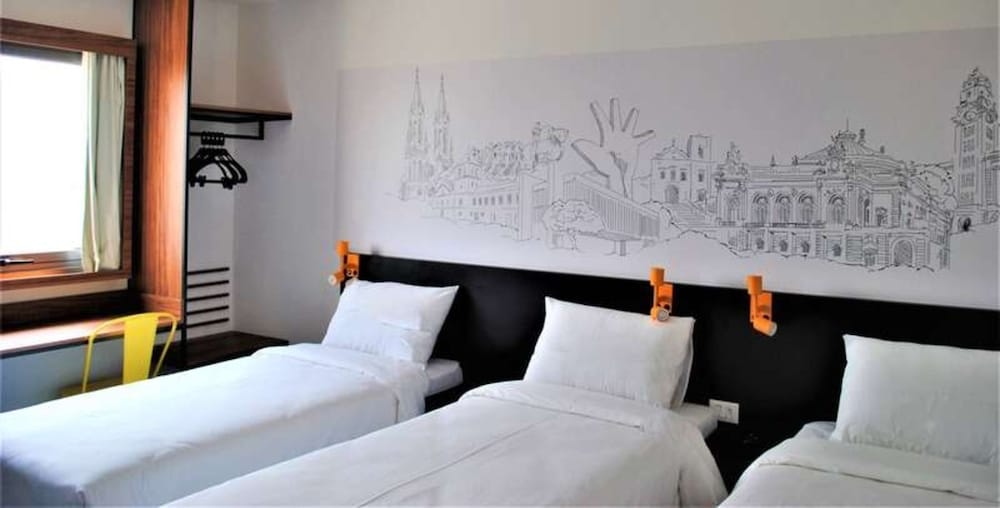 Standard Triple Room, Mobility Accessible - Photo 4