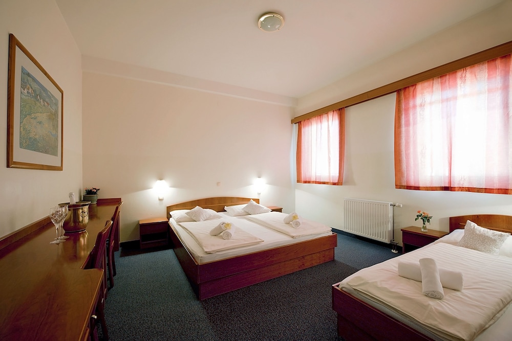 Standard Triple Room - Photo 4