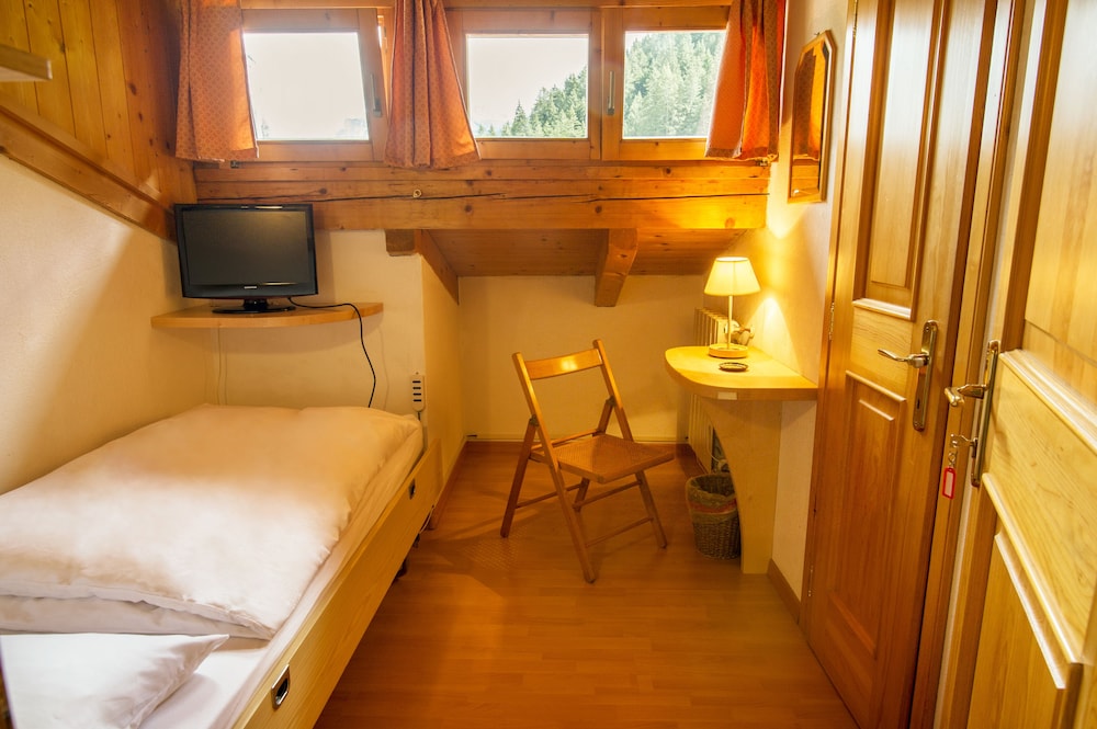 Single Room, Mountain View