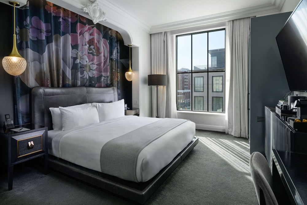 Room, 1 King Bed, Accessible (Hearing) - Photo 1