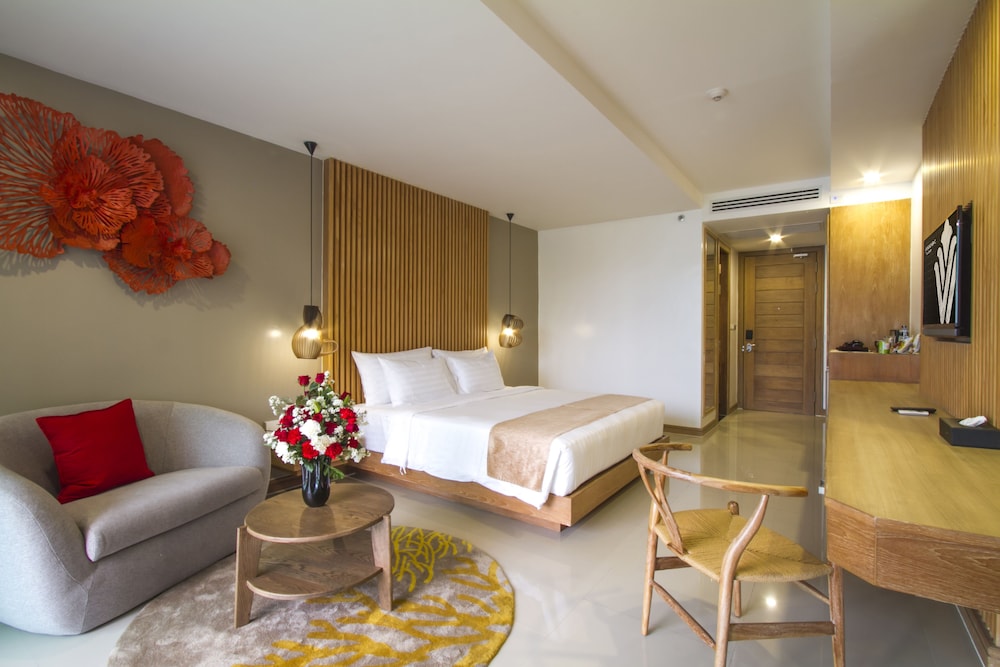 Deluxe Room, 1 King Bed photo 3