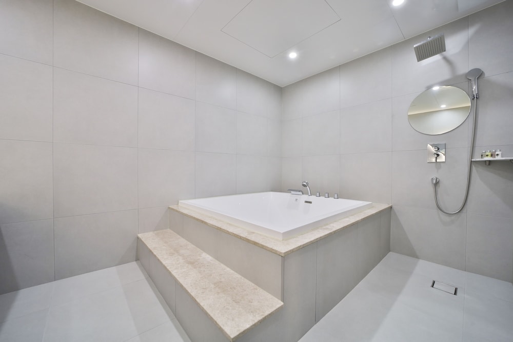 Signature Premium Room - Photo 20