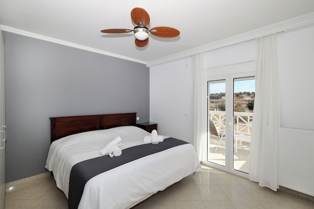 Two Bedroom Apartment with Sea View