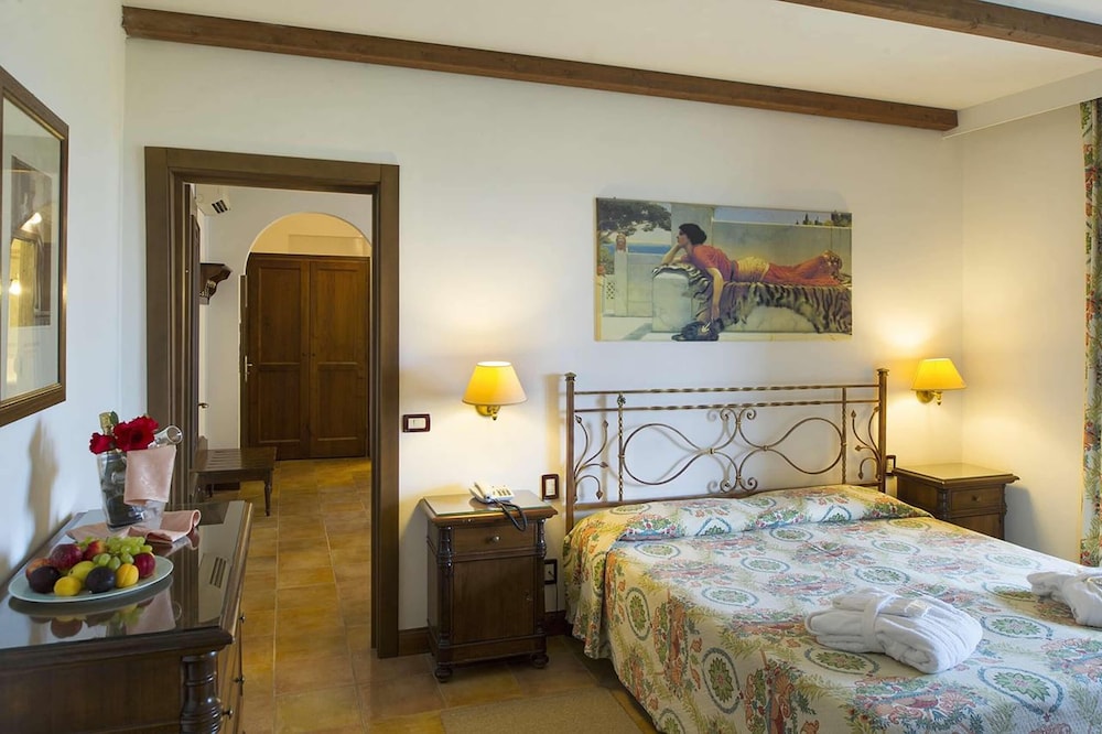 Classic Double or Twin Room - Photo 3