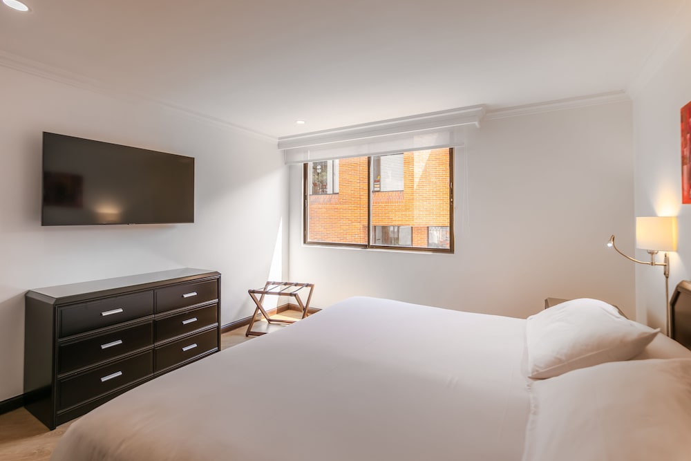 Grand Suite, 2 Bedrooms, Kitchen - Photo 4