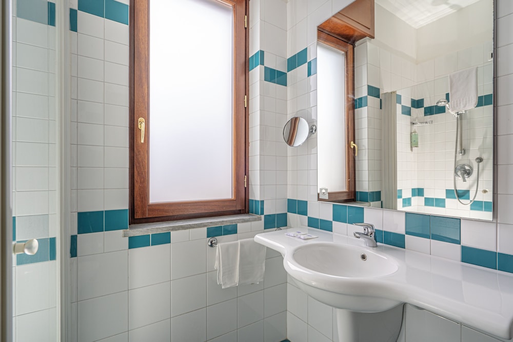 Superior Double or Twin Room, Terrace, Sea View - Photo 6