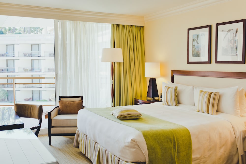 Garden Suite, garden view, 1 kingsize bed or two double beds.