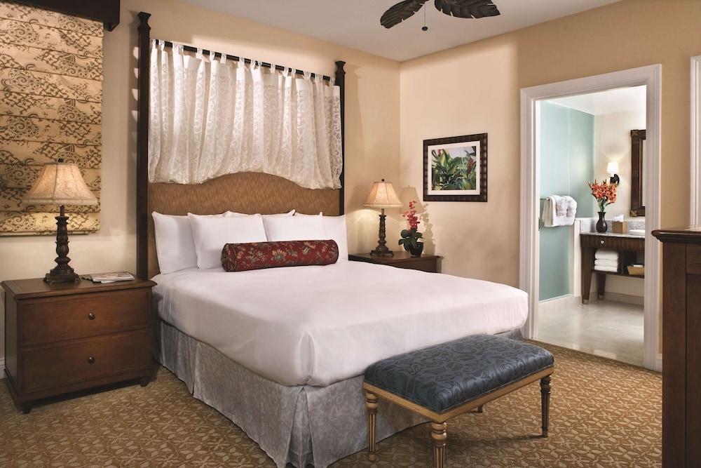 1 BDRM DLX KG RESORTVW STE HEAR ACC W/ SOFABD