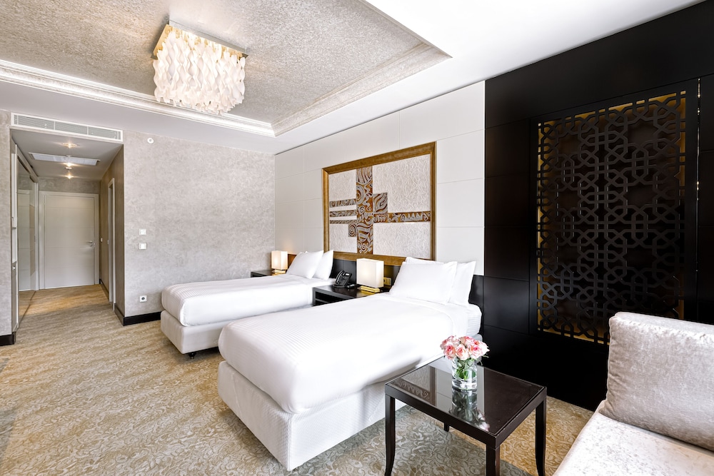 Superior Twin Room (Plaza View ) photo 1