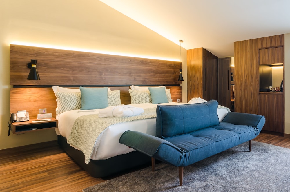 Romantic Room (Attic)