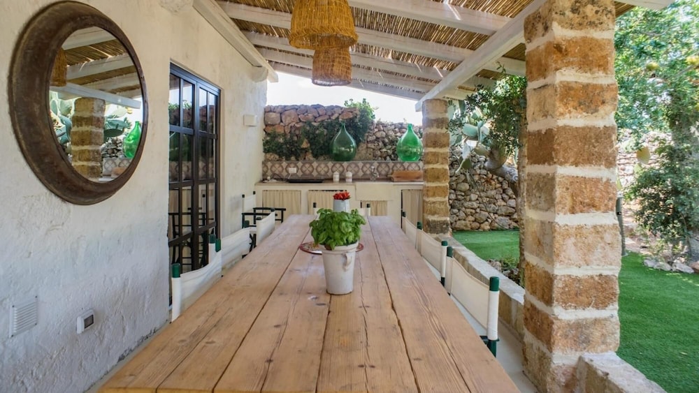 Villa photo 2