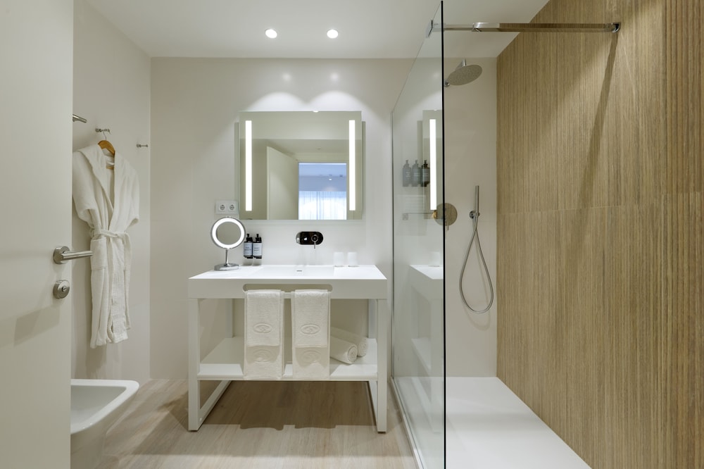 Deluxe Double Room Single Use (Signature Level)
