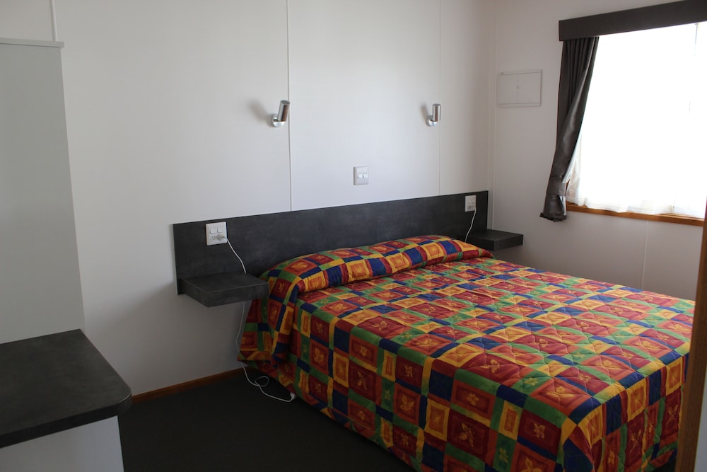 Deluxe Cabin, 2 Bedrooms, Accessible, River View