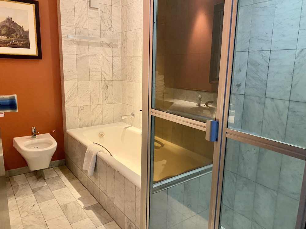 Family Suite, 2 Bedrooms, Non Smoking, City View thumbnail 5