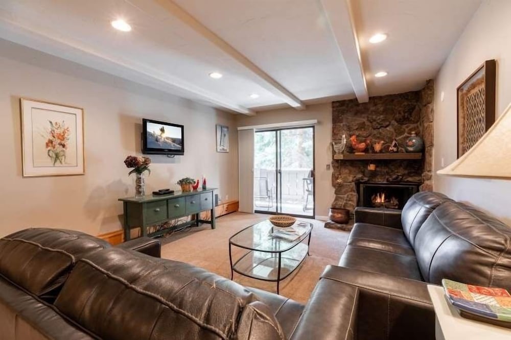 Condo, 2 Bedrooms
