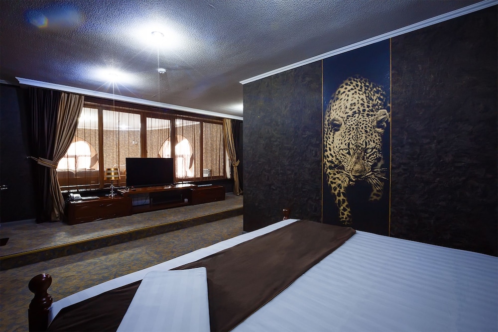 Premium Suite, 1 King Bed photo 1